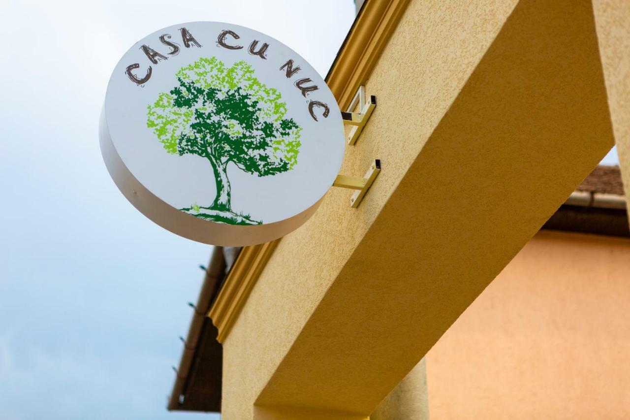 Casa Cu Nuc Hotel Alba Iulia Exterior photo