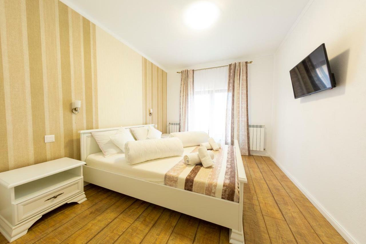 Casa Cu Nuc Hotel Alba Iulia Exterior photo