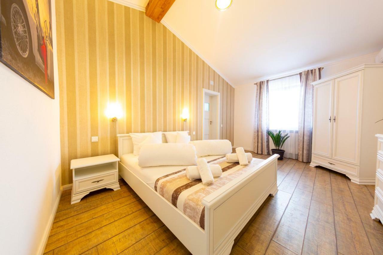 Casa Cu Nuc Hotel Alba Iulia Exterior photo