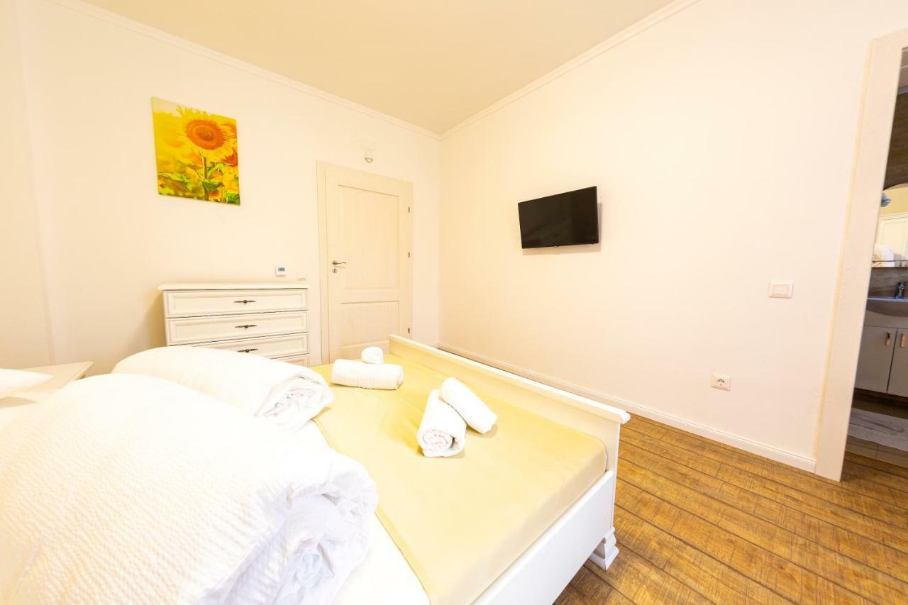 Casa Cu Nuc Hotel Alba Iulia Exterior photo