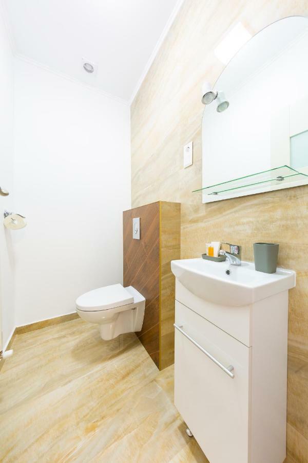 Casa Cu Nuc Hotel Alba Iulia Exterior photo